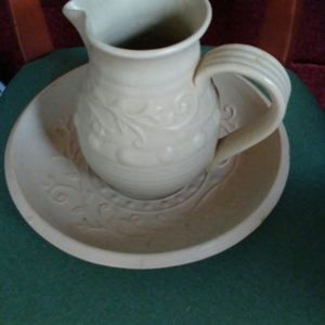 VINTAGE PITCHER AND BOWL SET.